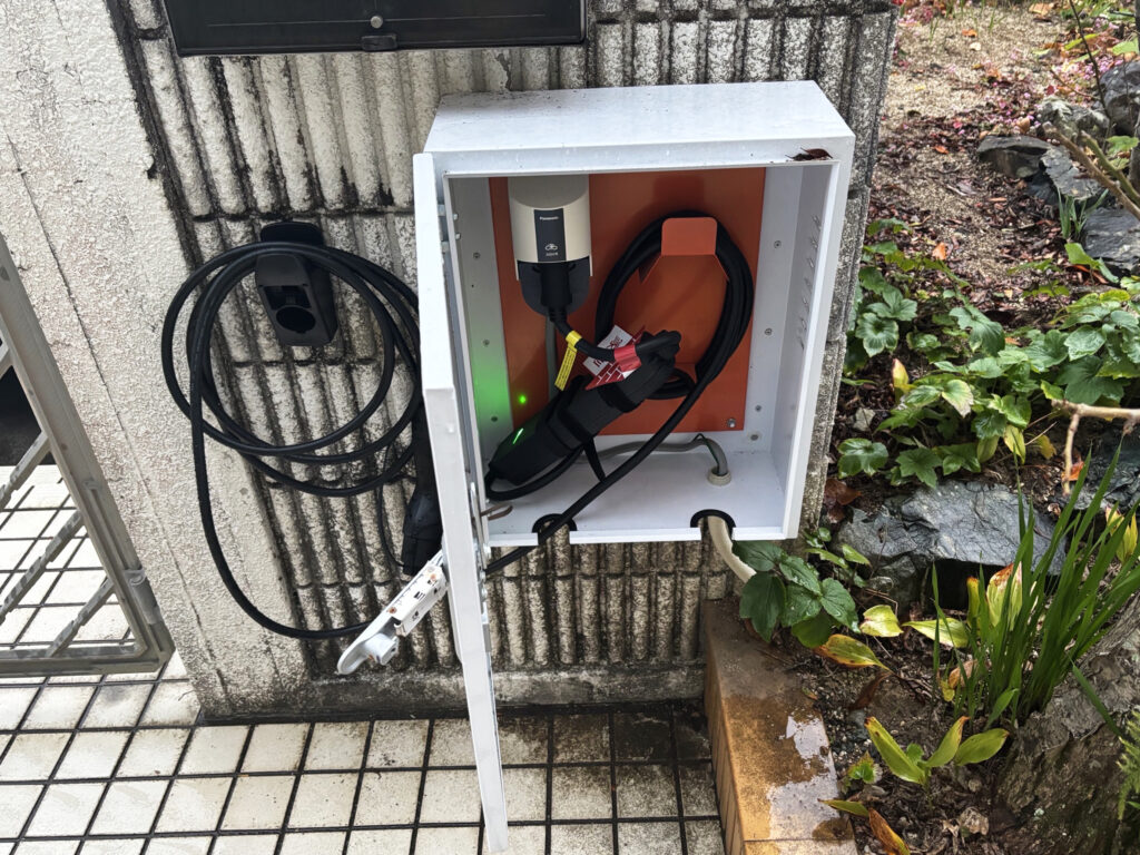EVコンセント設置工事の施工事例｜戸建住宅に電気自動車用充電コンセントを設置