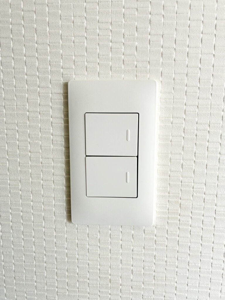 愛媛県松山市のスイッチ付け替え工事の施工事例 施工後の新しいスイッチ