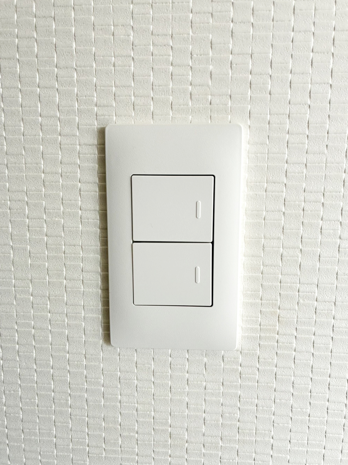 愛媛県松山市のスイッチ付け替え工事の施工事例 施工後の新しいスイッチ